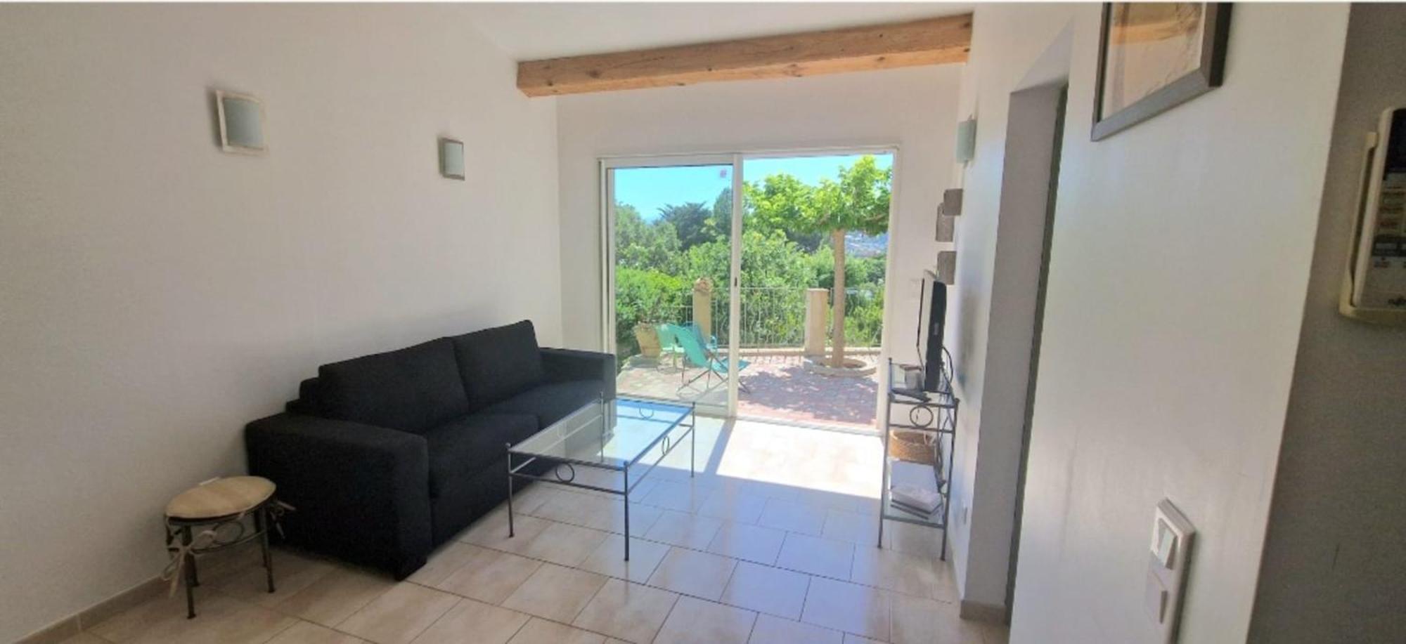 Appartement With Garden In *